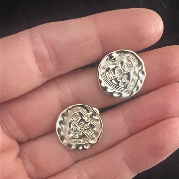 CHANEL Gold Heart Earrings - Picture 5 of 8